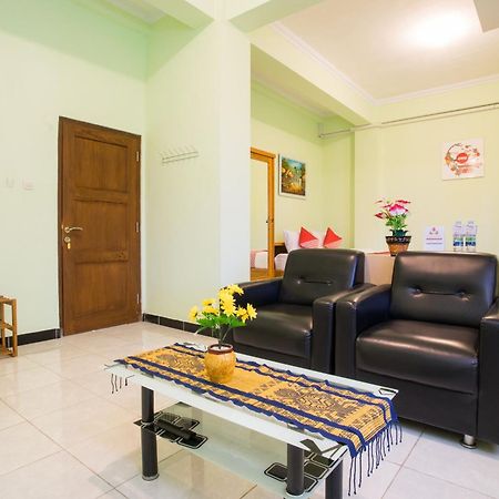Oyo 1419 Rhona Guest House Syariah Jogjakarta Buitenkant foto