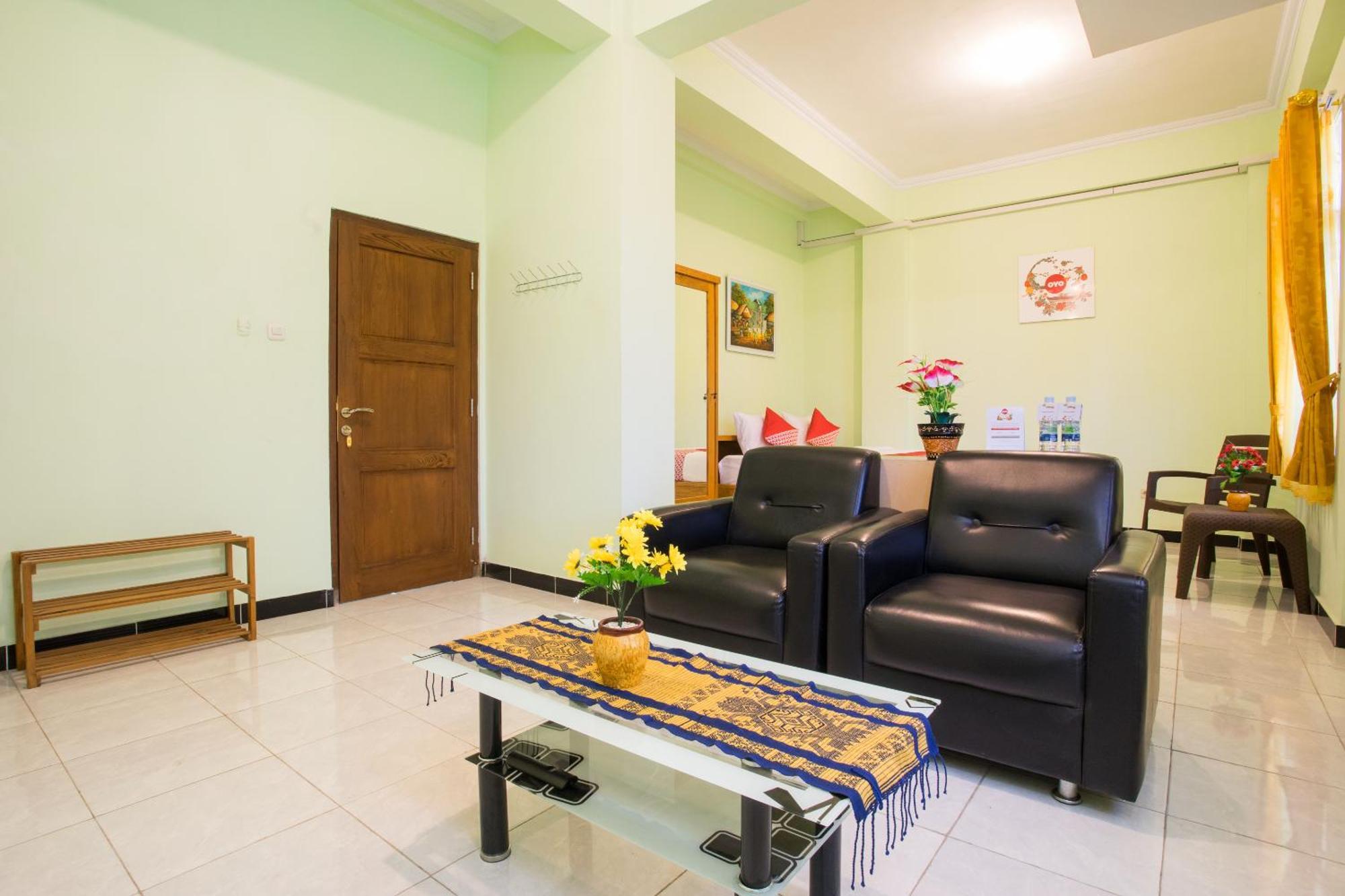 Oyo 1419 Rhona Guest House Syariah Jogjakarta Buitenkant foto