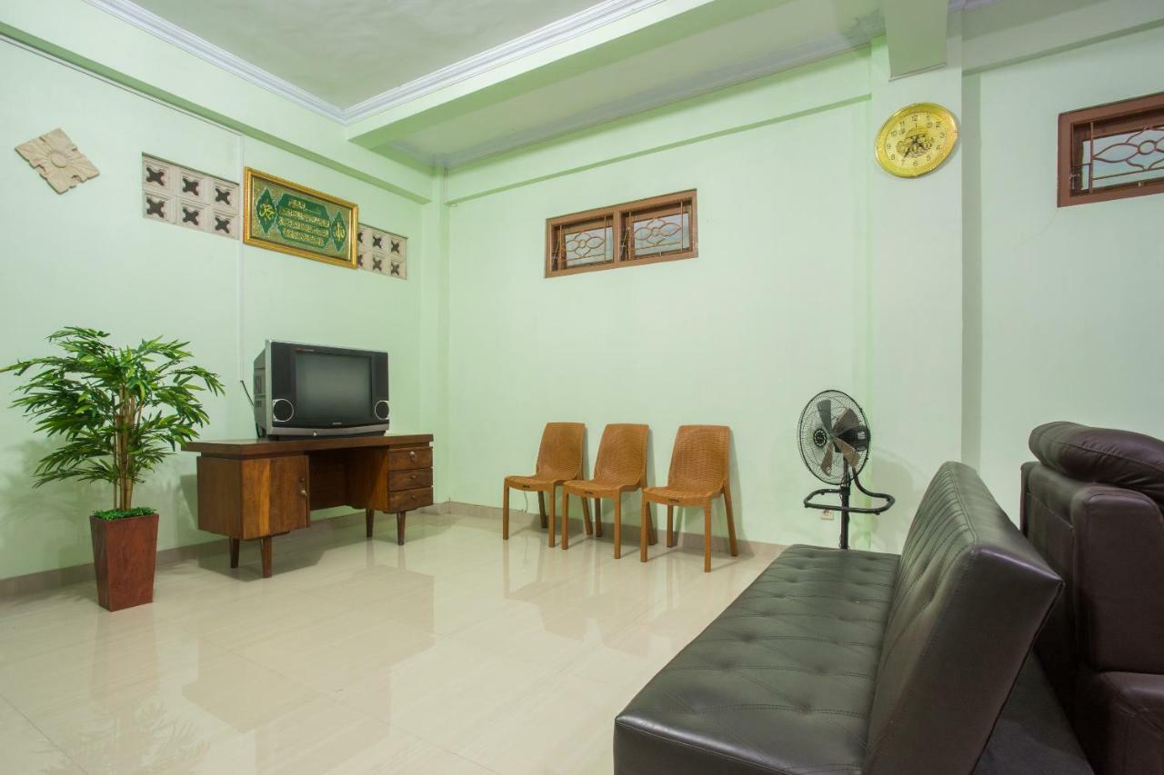 Oyo 1419 Rhona Guest House Syariah Jogjakarta Buitenkant foto