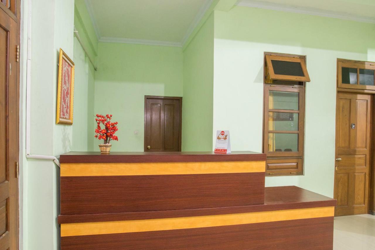 Oyo 1419 Rhona Guest House Syariah Jogjakarta Buitenkant foto