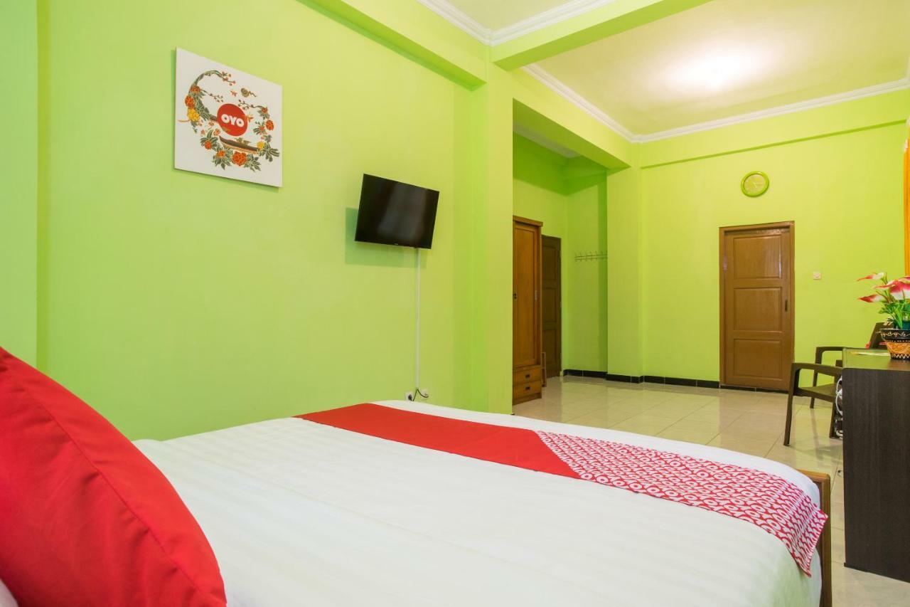 Oyo 1419 Rhona Guest House Syariah Jogjakarta Buitenkant foto